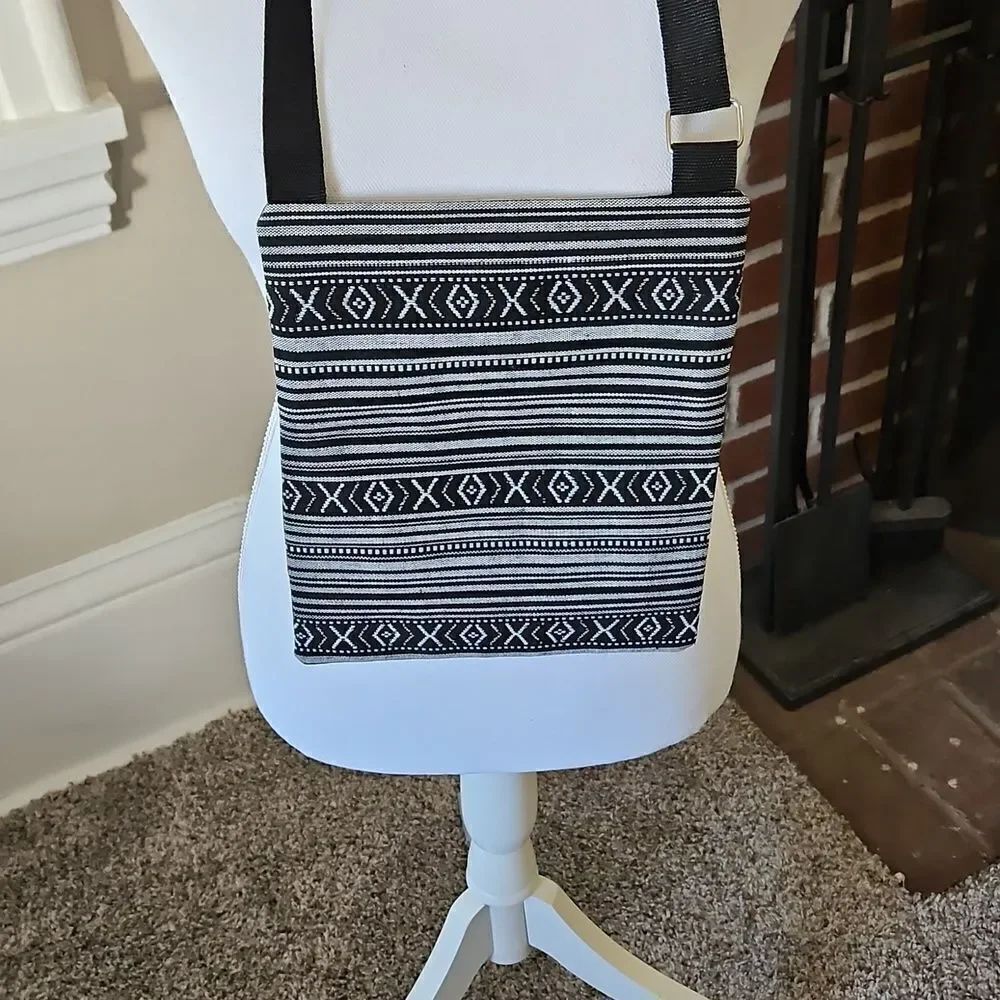 NWOT Butterfly Patterned Women's Bag - Picture 3 of 7